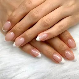 【上品】フレンチネイル《ご新規様付替オフ無料》