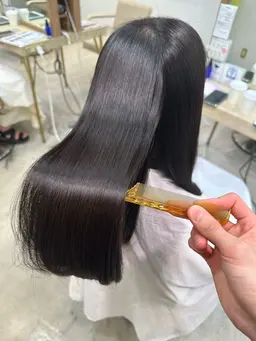 ✨美艶髪をあなたに✨最高美髪縮毛矯正+ケアトリートメント+カット🫧夏のうねりや湿気による広がりを抑えます💫💫