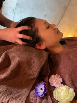 デコルテリンパデトックス+小顔美白フェイシャル+ヘッド80分9900円(男女利用可)