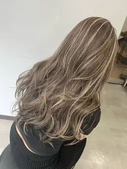 ハイライトカラー　ベースカラー込み+TOKIOトリートメント超音波ケアプロアイロン付き