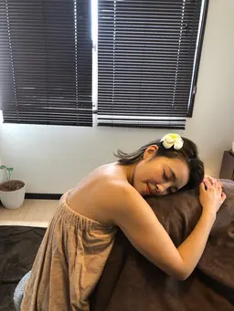 ママだって癒されたい♪マタニティロミロミ75分※妊娠5カ月以降の経過が順調な方(フットバス付き)上半身中心