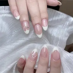 🉐ハードジェルを使い‼️❣️💅フレンチネイル❣️シンプルで上品なデザイン。オフィスにもおすすめ🩵