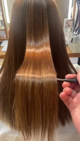 [綺麗に髪を整えて表面のしゅわしゅわ毛が気になる方に✨]カット➕酸熱トリートメント