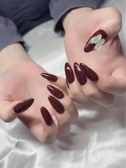 長さ出しの0.5cm~1cm　ワンカラー。初のお客様ネイルオフあり＋1000円になります。