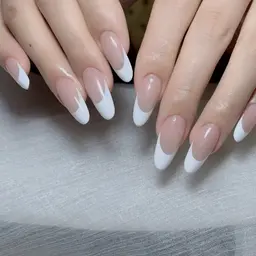 フレンチネイル(ソフトジェル付け替えオフ無料)