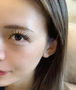 【バインドロック(​〜​120束)】抜群の持続力🌹まつ毛に負担をかけずボリュームUP🎵今大人気のエクステメニュー！