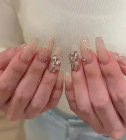 チップ長さ出し(10本付き) デザイン持ち込み、時間内アートやり放題小さいスートン4個まで！大きなパーツ別料金！！！