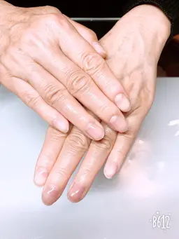 ⭐️オフ甘皮ケアのみ⭐️✨ハンドマッサージ&透明マニキュア&キューティクルオイル（スカルプオフはプラス500円頂きます）