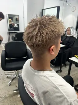 火曜日限定クーポン　ブリーチ込みWカラー