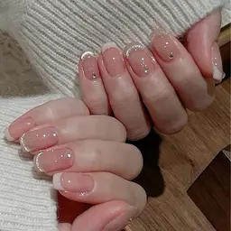 カラーフレンチネイル（小さいストーン4つまで追加無料です）