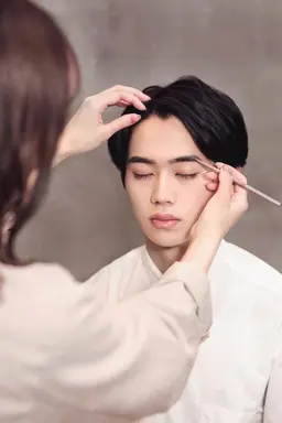 【10分でスッキリ綺麗に！】メンズ眉カット10分