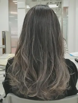 バレイヤージュ　(ブリーチ、オンカラー1回ずつ込み。鎖骨下から＋1000円ロング料金頂いております。ご了承下さい)