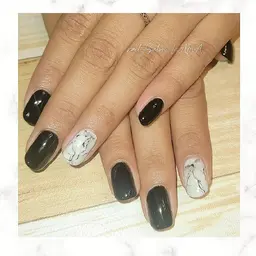 持込デザインハンドネイル💅  【アートorデザイン(～4本)＋他ワンカラー選べます】キャラクター不可)ケア＋オフ込