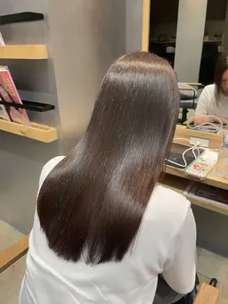 【土日限定】ダメージを最小限に抑えたホリスティックカラーと似合わせカット🌟16,500円→2,500円‼️