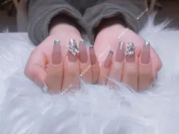 🎀ミニモSALE開催🈹［チップ長さだし］ガラスフレンチ <、ソフトジェルオフ無料>（ベース色ー付き）