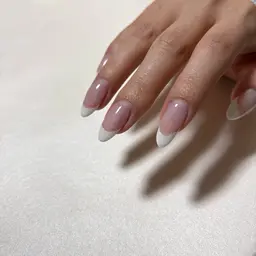 ハンドネイル クリアベース白フレンチ(オフあり)