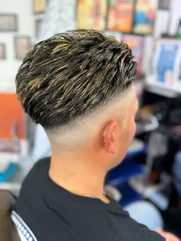 【ハイライトメッシュ×フェードカット】