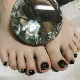 定額ネイル¥7.700→¥6.700（初回他店オフ込み）アートも込みでお得！指周りの角質も綺麗に除去します。