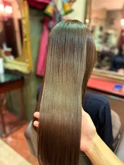 【ダメージが気になる方にオススメ✨】ダメージレスケアカラー＋【髪質改善】高濃度活性ケラチントリートメント