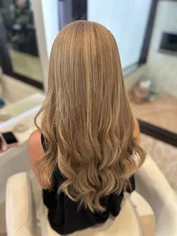 【ロングヘアーに変身】Wカラー＋エクステつけ放題