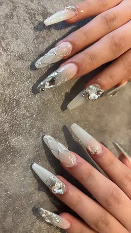 長さだし１０本＋持ち込みデザインやり放題。ご予約時にご希望の画像を送ってください。オフあり＋500