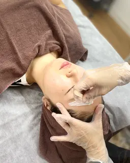【女性】リピーター続出✨フェイシャルワックス💆‍♀️💎顔脱毛 うる艶保湿パック仕上げ
