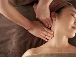 【超気持ち】背中上下アロマ60分+デコルテ&目の疲れヘッドスパ30分) 計90分(全員別途シーツ代300円)