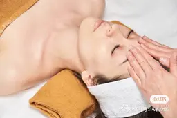 【当店自慢】★小顔コルギ+首・肩・デコルテ・美肌パック 60分￥12000→6300（全員別途シーツ代300円）