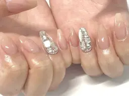 ワンカラー＋囲み敷き詰めビジュー