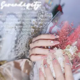 オフのみ:ハンドネイル/フットネイルオフ、ジェルネイルパーツ、ストーンあり、/長さ出し：チップ，スカルプ¥3300