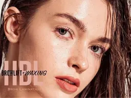ハリウッドブロウリフト（眉パーマ＋Wax脱毛）　★再来様指名料別途＋550円