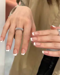 王道*フレンチネイル美フォルム仕上げ(斜め・V・変形フレンチ対応)￥3300