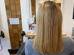 明るく透け感のある色に❣️ケアブリーチ➕水素オンカラー