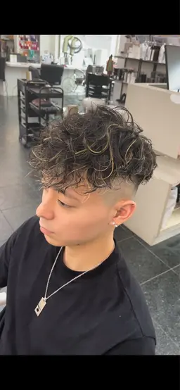 カット＋パーマ＋ハイライト🔥【#メンズパーマ #波巻きパーマ #無造作パーマ#スパイラルパーマ#ツイストパーマ 】