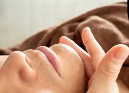 【メンズ顔脱毛&フェイシャル🙎🏻‍♂️】同時施術で効果UP⤴︎毛穴ケアかリフトアップか選択可能！つるスベ肌に✨