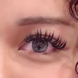 12月22​〜​26日まで限定🪽ボリュームラッシュ1時間つけ放題！美容液コーティング付♡お付け足しも可◎