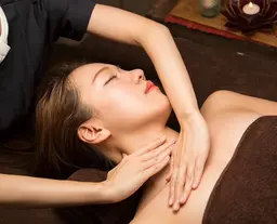 ✨期間限定✨至極の全身オイルリンパトリートメント肩凝り、鎖骨美人超ふわふわバスト(60分)初回3500円(69%OFF)