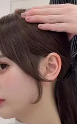 女性の顔周り(前髪➕おくれ毛)カット