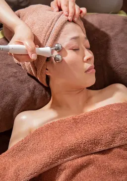 【全顔〜デコルテ】表情筋を刺激⚡️ウルトランスフォーマー炭酸ガスパック付70分