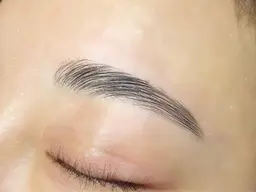 【眉パーマ＋眉ワックス】男性にも人気！ハリウッドブロウリフトを採用！