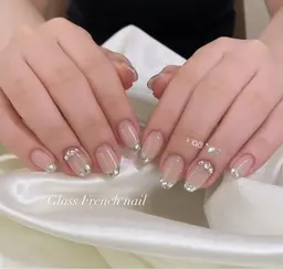 オフ込み・甘皮ケア付き！韓国で大人気🇰🇷ガラスフレンチネイル