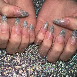 デビューネイリスト施術🎀初めての方にもおすすめ✨️人気ラメグラデーション✨️(オフあり)