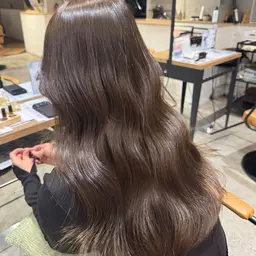 毛先整えカット💇‍♀️➕🌈高発色カラー➕トリートメント🫧