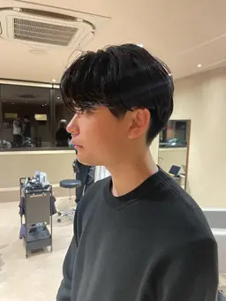 大人の色気と抜け感のあるセンターパートスタイルが得意です！　　初回のみの限定メニュー♪