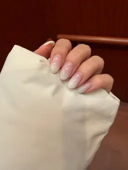 【オフ別途☘️練習モデル募集】ホワイトグラデーション (自爪クリアベース)