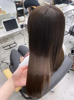 この時期オススメ🎵カット＋艶髪縮毛矯正＋ちゅるん3stepトリートメント💖😻