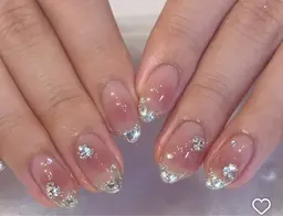 持ち込みデザインネイル(オフなし､パーツ付け放題4本まで)