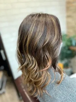 [平日限定]デザインカラー+トリートメント(バレイヤージュ•ハイライト•グラデーション•インナー)ブリーチ1回まで