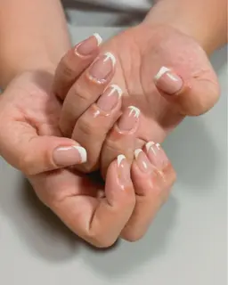 【フレンチ/カラグラ🤍💅オフ有】