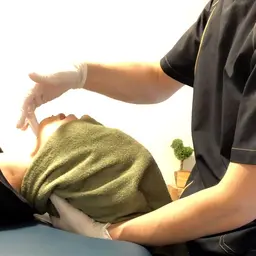 【首・頭もほぐす！】小顔矯正+ヘッドケア｜小顔矯正６０分